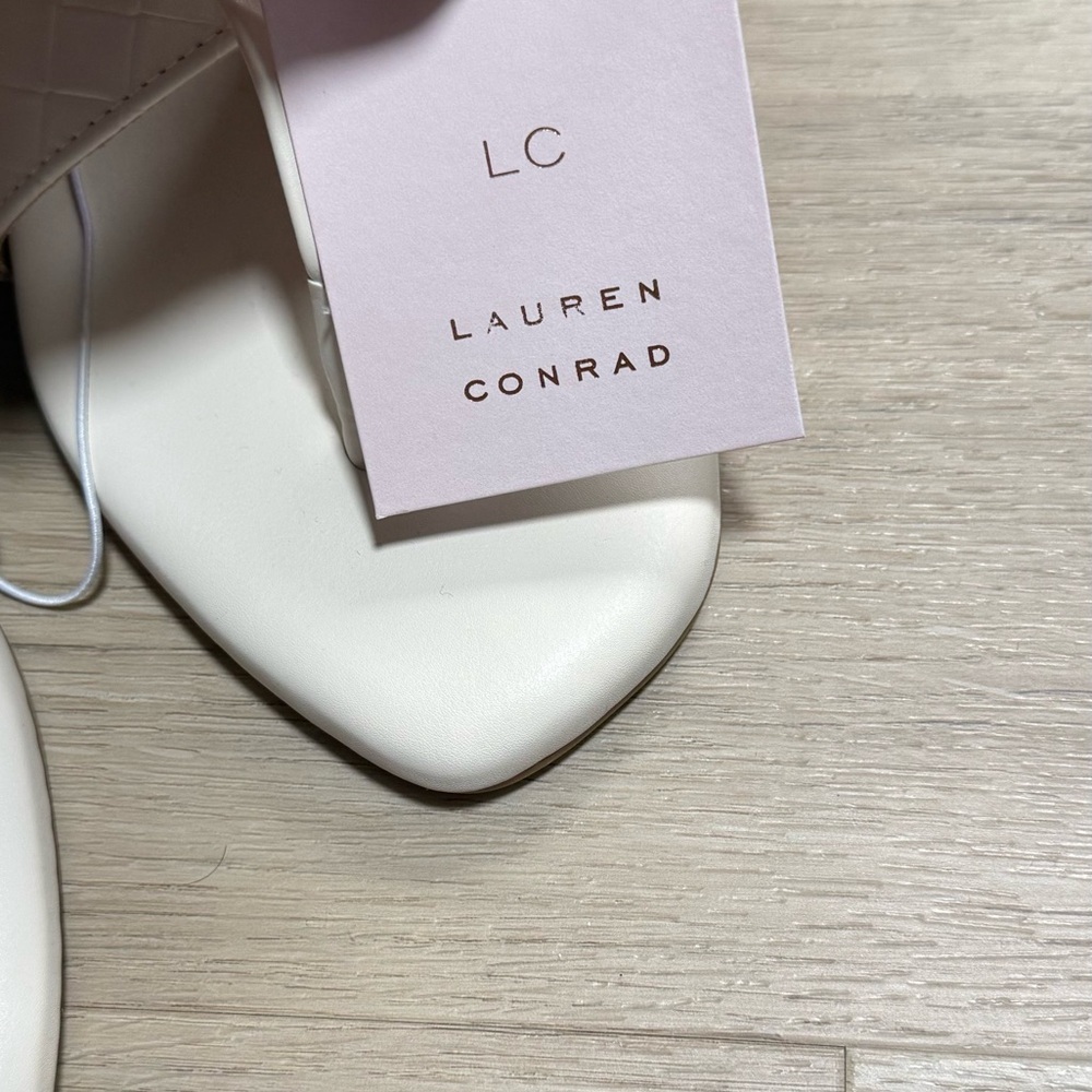 LC Lauren Conrad White Quilted Sandals - Picture 4 of 5